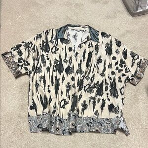 John Mark Small Top Patterned Short Sleeve Blouse